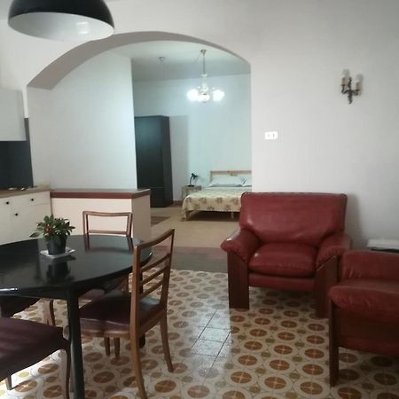 Bed and Breakfast La Casa Di Astrea Caiazzo Habitación foto